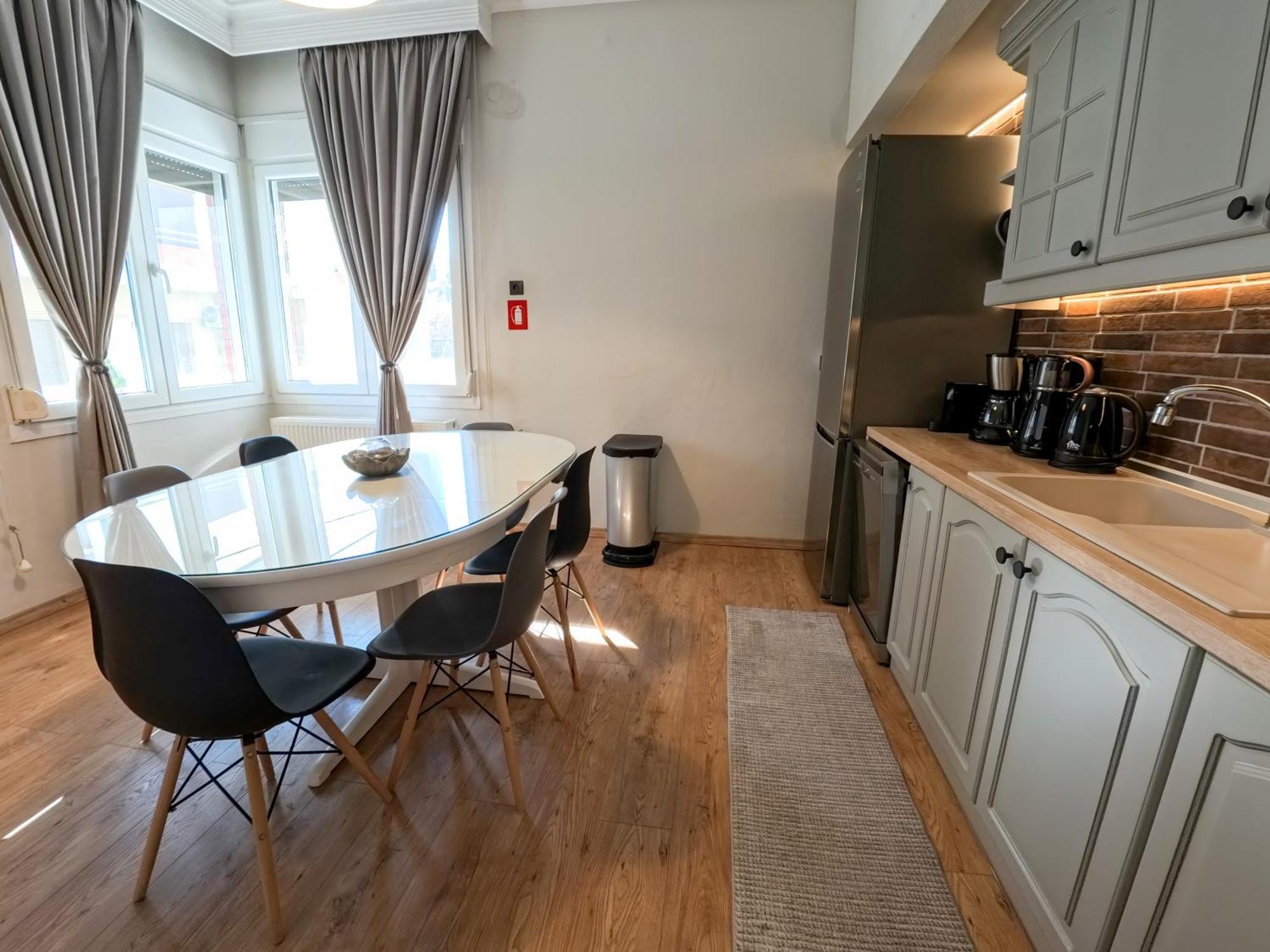 Living Life Apartment Комотини Экстерьер фото